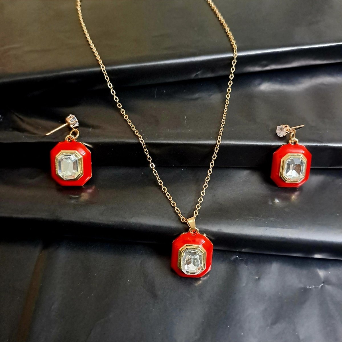 "Elegant pendant necklace for women by Anmol Jewellery"