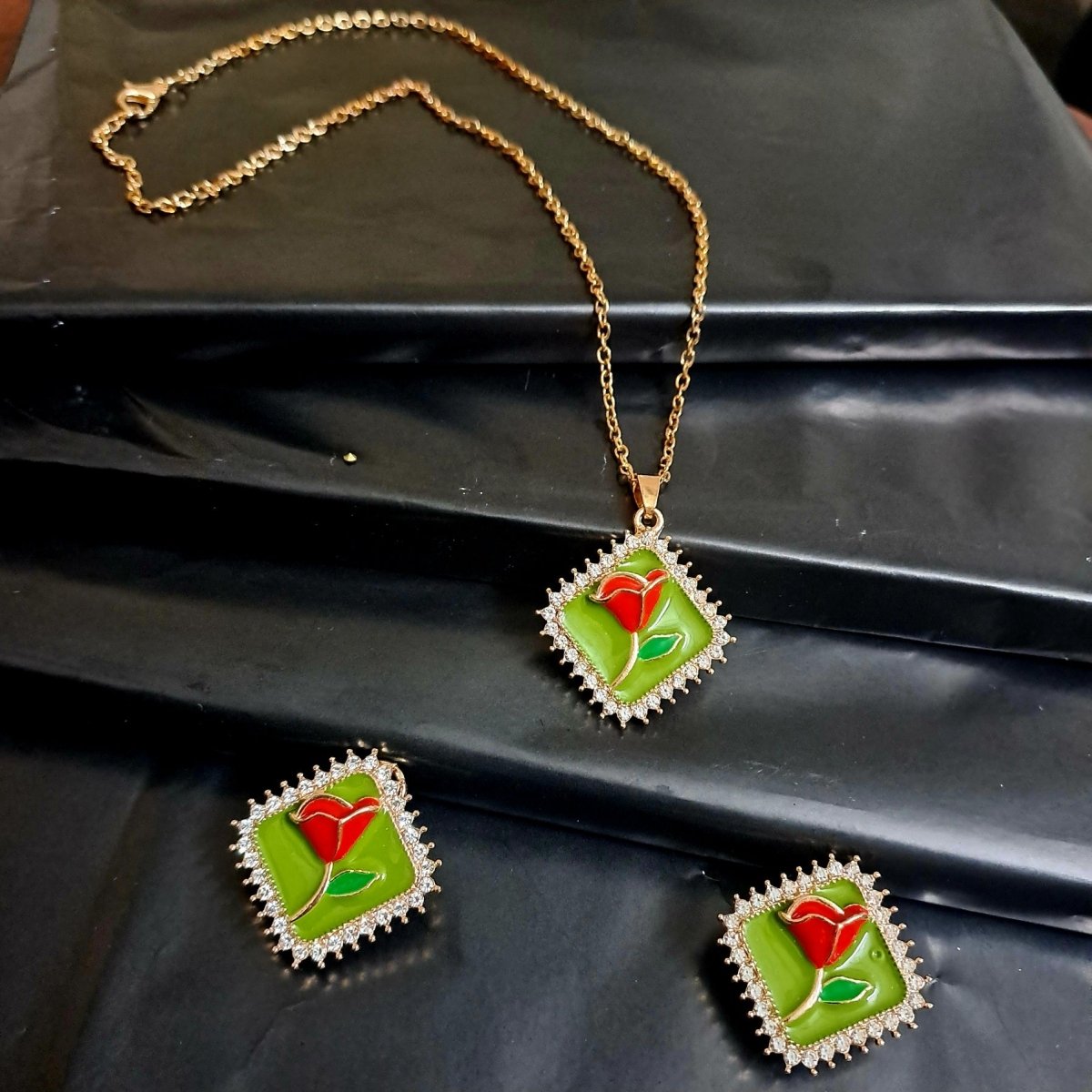 "Elegant pendant necklace for women by Anmol Jewellery"