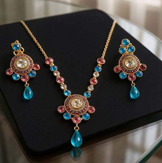 Elegant gold-plated necklace for women with zircon design