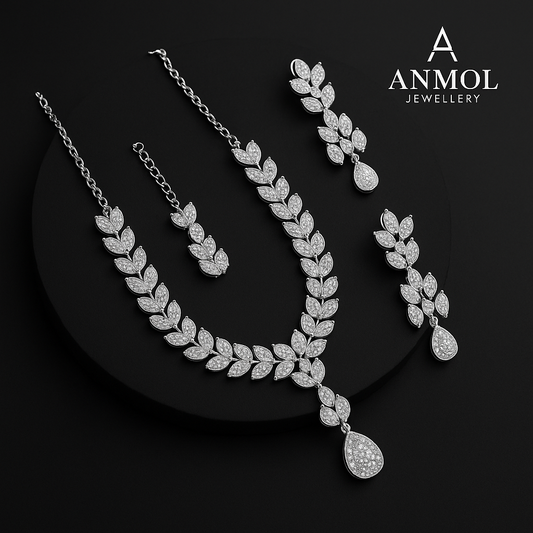 "Handcrafted traditional necklace for Pakistani weddings"